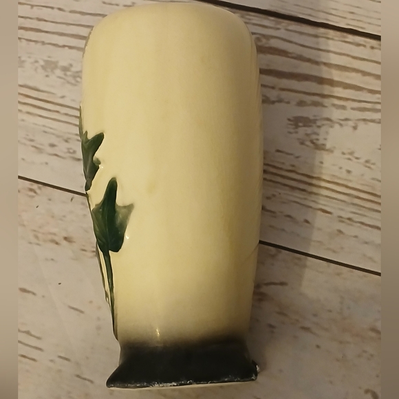 Royal Copley Vintage Footed Cream Vase with Green Ivy Design - Picture 4 of 8